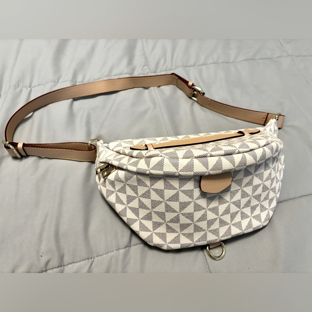 Women’s Crossbody Belt Bag
